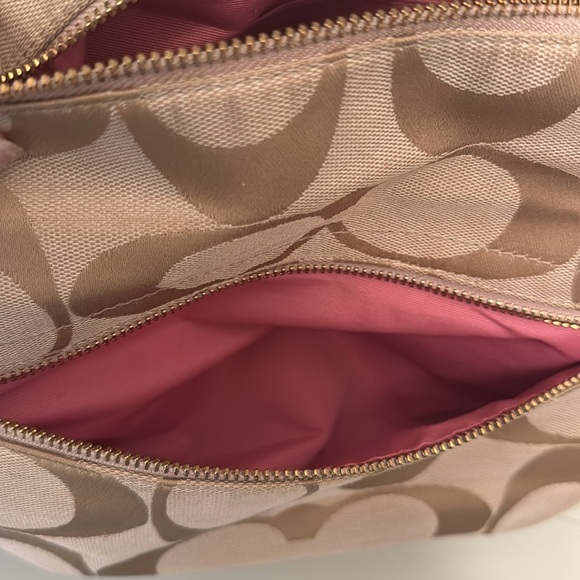 Small authen Coach purse. Cream and gold, leather straps. Gently used - Picture 9 of 9